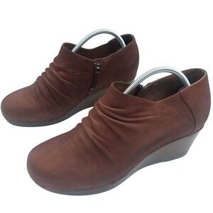 Dansko Sheena Slouchy Wedge Ankle Booties Nubuck Leather‎ Burgundy Ruched Sz 8.5